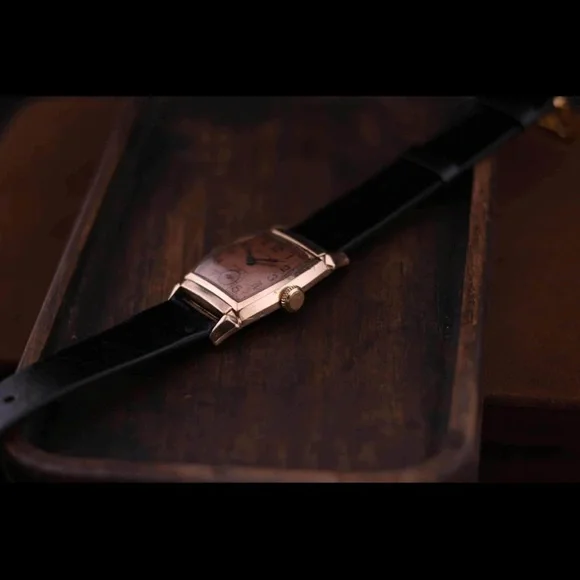 1940s Bulova Lieutenant
14k Rose Gold-Filled Tonneau/Barrel Case Mechanical - Picture 5 of 9